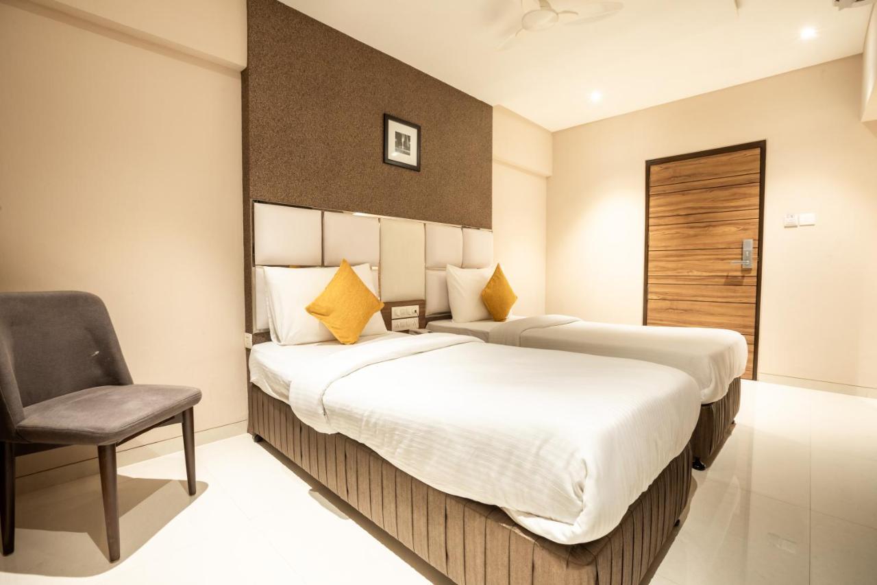 Hotel Pacific Residency - Andheri Mumbai Bagian luar foto