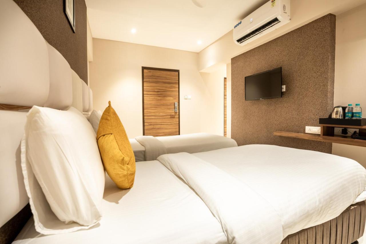 Hotel Pacific Residency - Andheri Mumbai Bagian luar foto